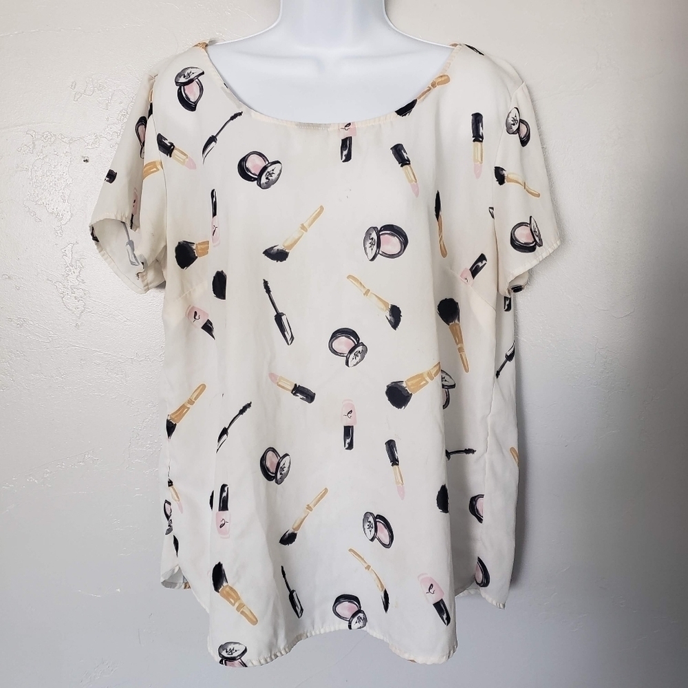 Torrid Women's Plus Size 2 2X Short Sleeve Blouse Button Back Makeup Print MUA